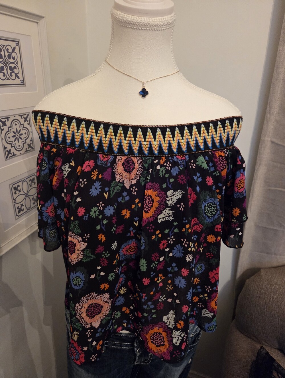 Guess Zig Zag & Floral Off the Shoulder Top - 2 Sizes Available XS / M
